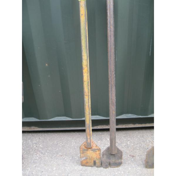 2 HEAVY DUTY METAL BENDERS
