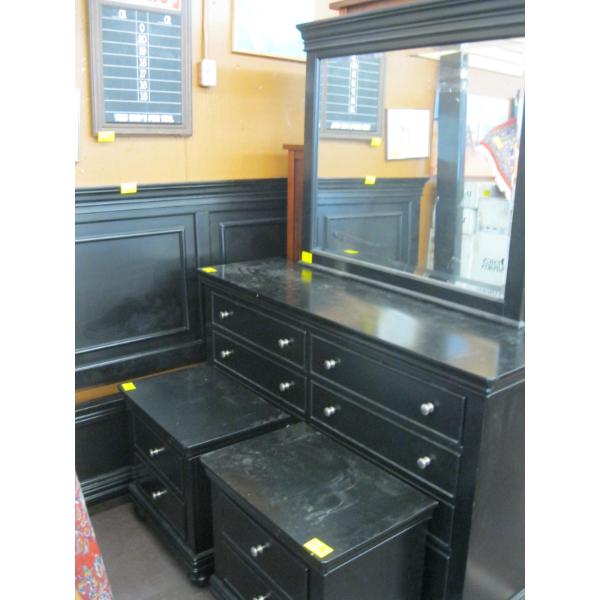 LG. MIRRORED 6 DRAWER DRESSER W/MATCHING 2 NIGHTSTANDS & QS BEDFRAME