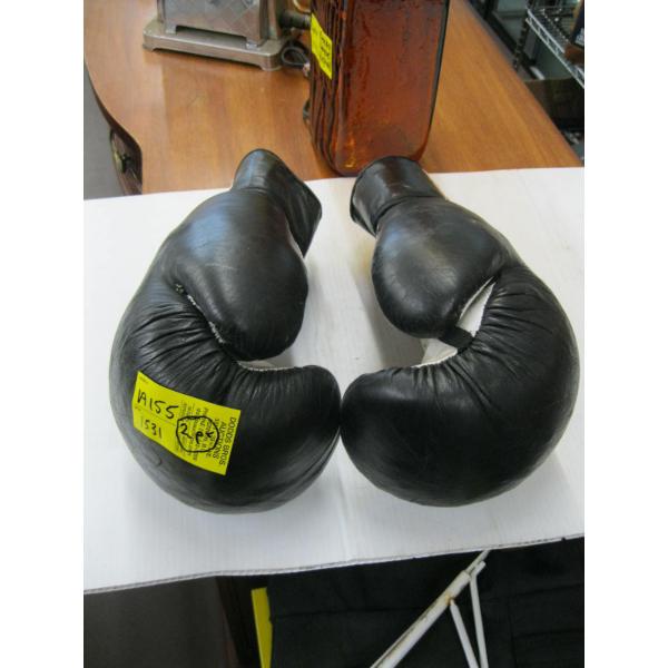 2 PAIR OF BOXING GLOVES