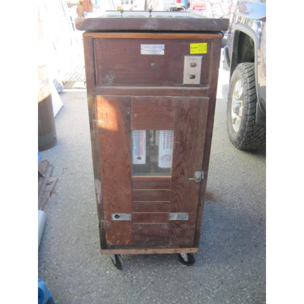 VINTAGE INCUBATOR