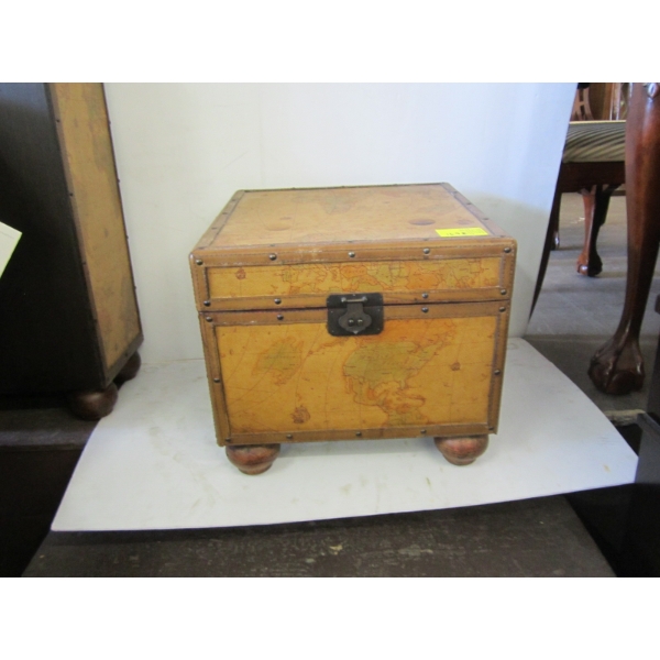 SM. STEAMER TRUNK W/WORLD DESIGN