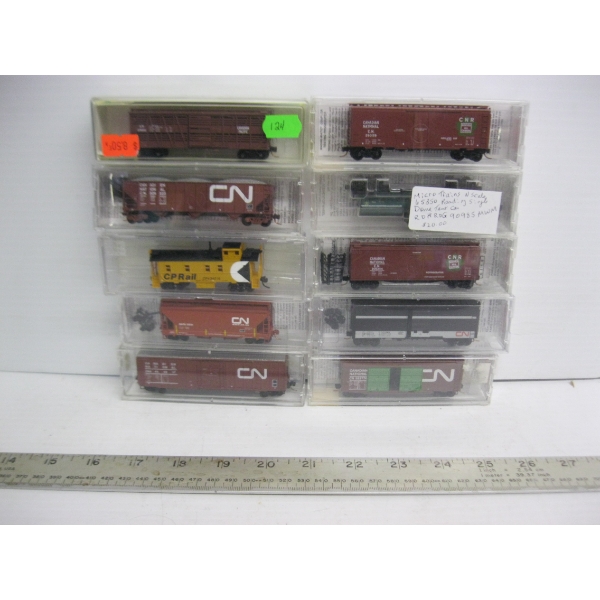 10 N SCALE TRAIN CARS