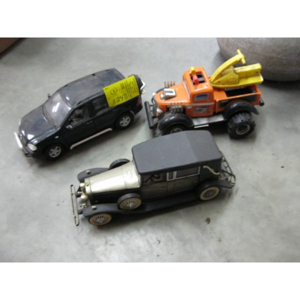 RADIO & 2 VEHICLES