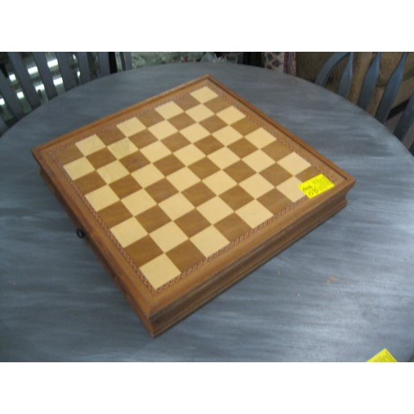 CHESS SET