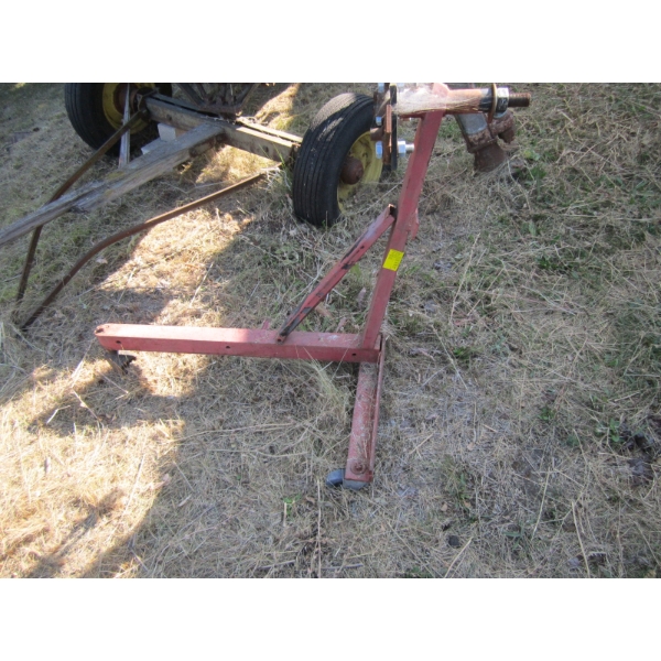 ENGINE STAND ON CASTORS