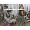 Image 2 : 2 SAWHORSES & A FOLDING TABLE
