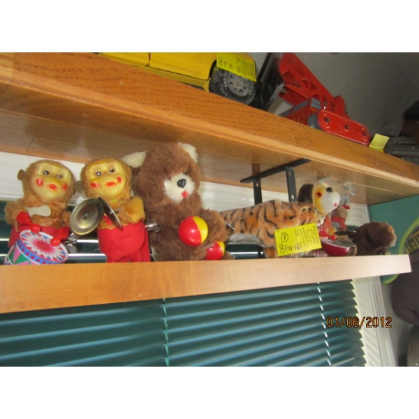 7 SM. MONKEY, TIGER WIND UP FIGURINES
