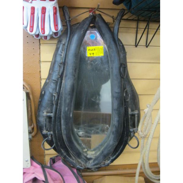 MIRRORED LEATHER HORSE YOKE