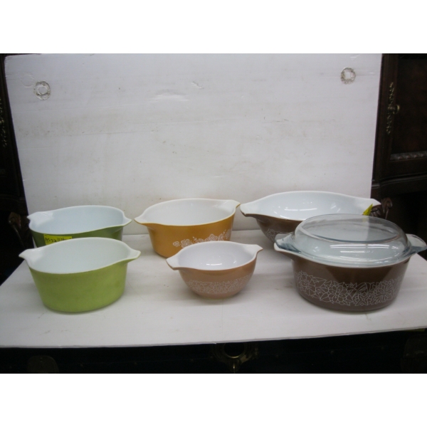 6 PYREX MIXING BOWLS