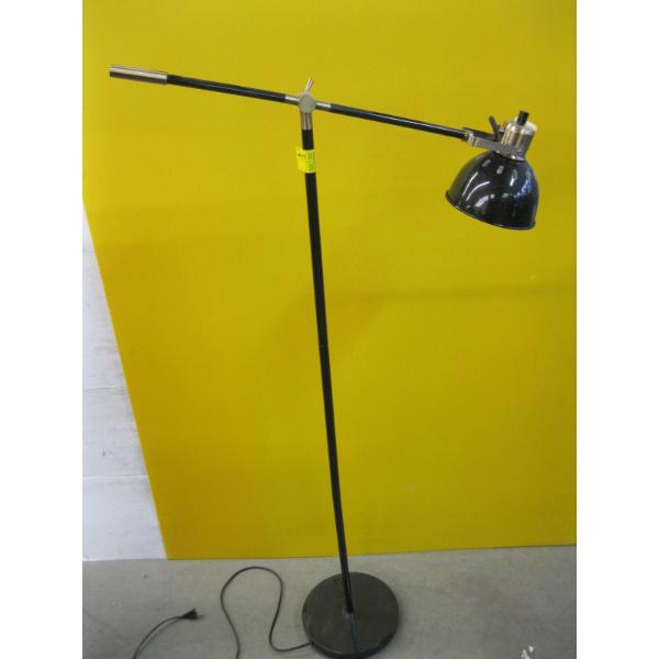 ADJUSTABLE FLOOR LAMP