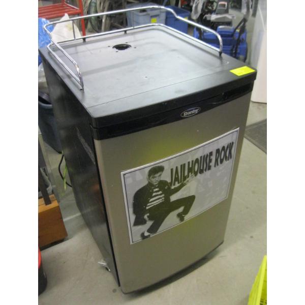 DANBY KEG COOLER/BAR FRIDGE W/BOTTLE & GAUGES