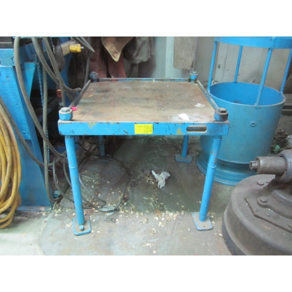HEAVY DUTY METAL STAND