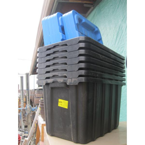 7 PLASTIC STORAGE CONTAINERS