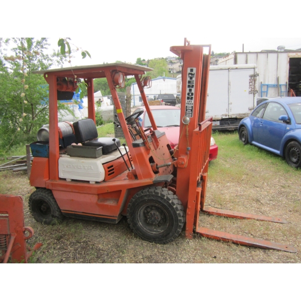 TOYOTA PNEUMATIC WHEEL FORKLIFT - IN GOOD RUNNING CONDITION