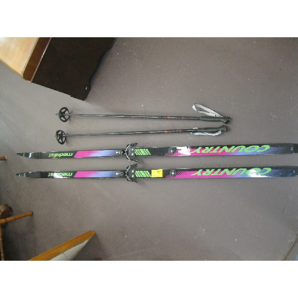 PAIR OF METALIST CROSS COUNTRY SKIS