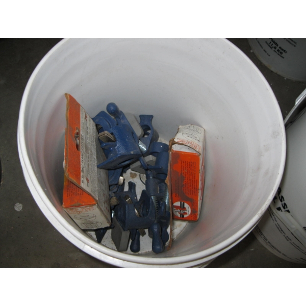 BUCKET W/BAR CLAMPS - NEED BARS