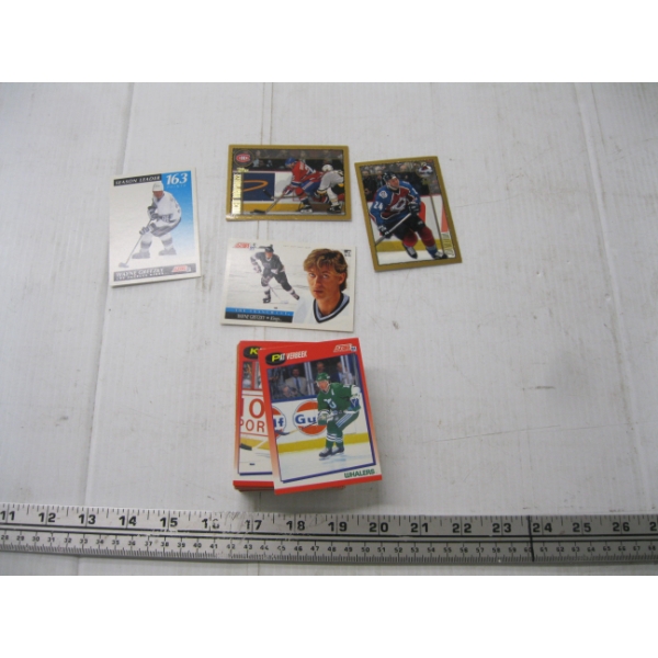 SMALL BUNDLE OF HOCKEY CARDS