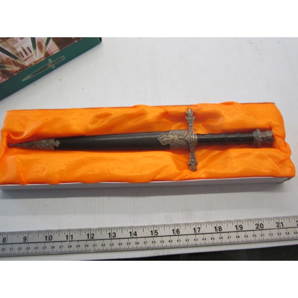 DAGGER W/SHEATH IN BOX