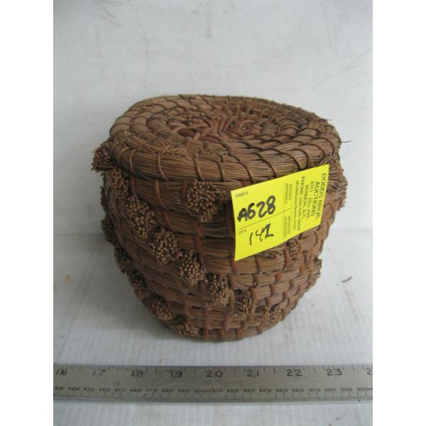 HANDMADE PINE NEEDLE LIDDED BASKET