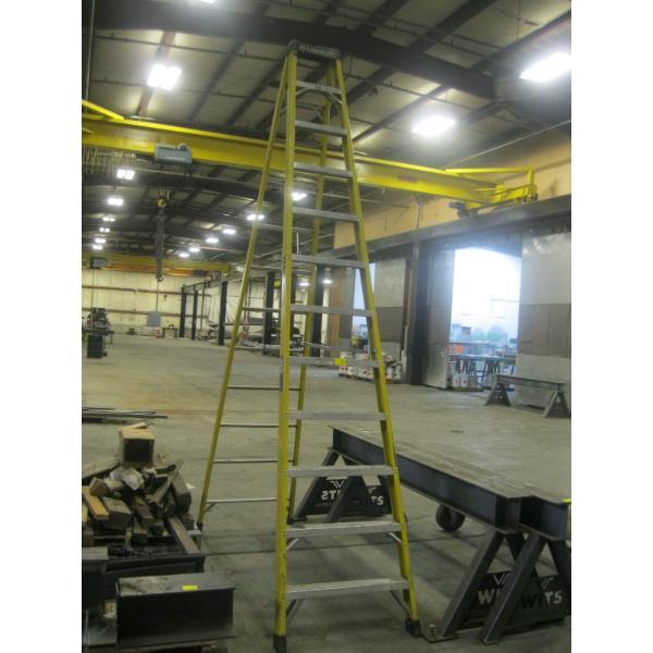 12' FEATHER LITE ALUMINUM & FIBERGLASS STEPLADDER