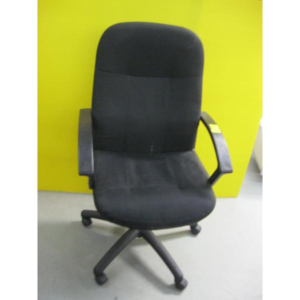 BLACK OFFICE CHAIR