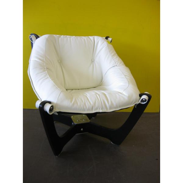 WOOD BASED LEATHER UNIQUE CHAIR