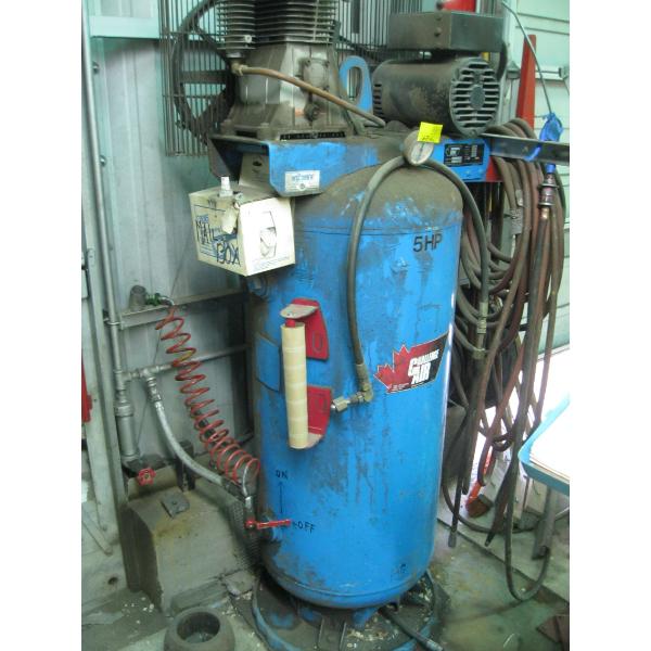 CHALLENGE AIR 5HP UPRIGHT AIR COMPRESSOR - COMPLETE W/HOSE