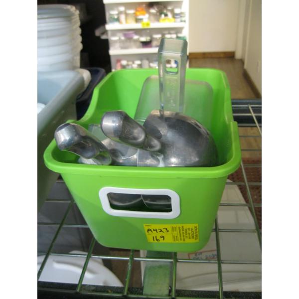 PLASTIC BIN W/2 METAL & 2 PLASTIC SCOOPS