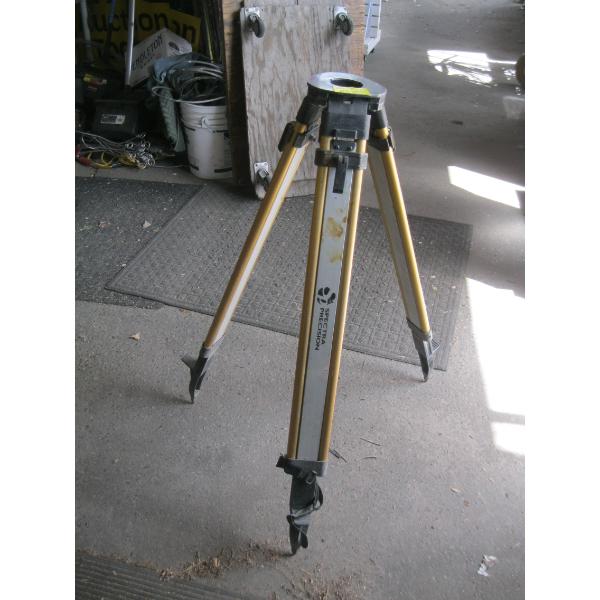 ALUMINUM TRIPOD