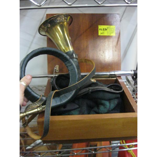 BUGLE HORN, WOODEN BOX & AN EXTENDABLE BILLY CUB