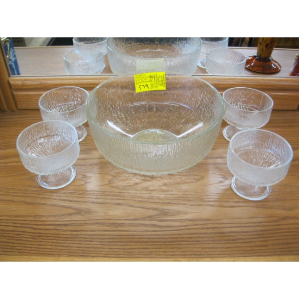 5 PIECE GLASS DESSERT BOWLS & LG. BOWL