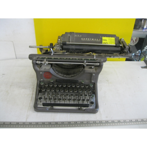 UNDERWOOD MANUAL VINTAGE TYPEWRITER