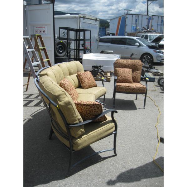 MATCHING 3 PIECE OUTDOOR PATIO SOFA & SINGLE CHAIR