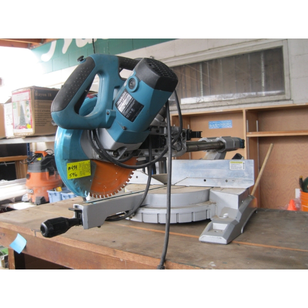 MAKITA SLIDING COMPOUND MITER SAW