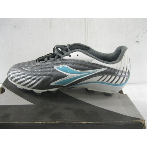 NEW PAIR OF SZ 9 WOMEN'S DIADORA CLEATS