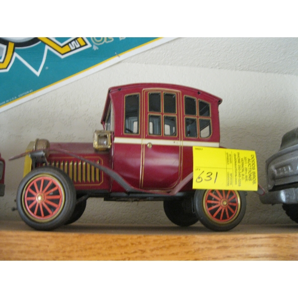 BATTERY OPERATED TIN CAR