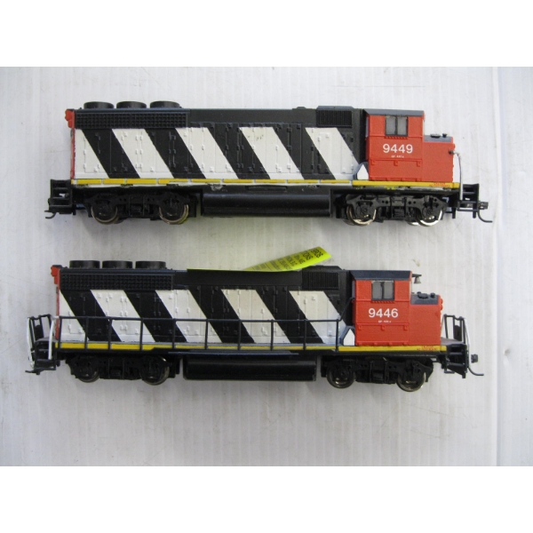 2 CN HO SCALE TRAIN ENGINES