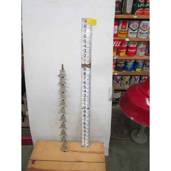 2 MEASUREMENT STICKS
