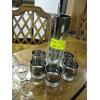 Image 3 : 2 VINTAGE DECANTERS & GLASSES