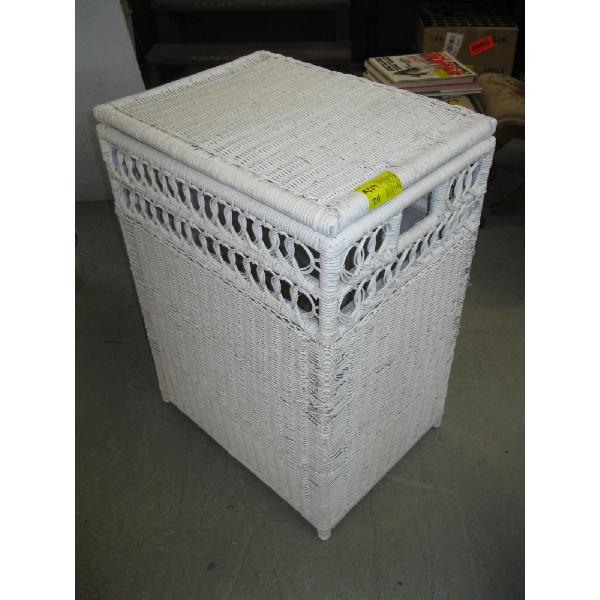 WICKER LAUNDRY HAMPER