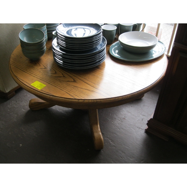 ROUND OAK COFFEE TABLE