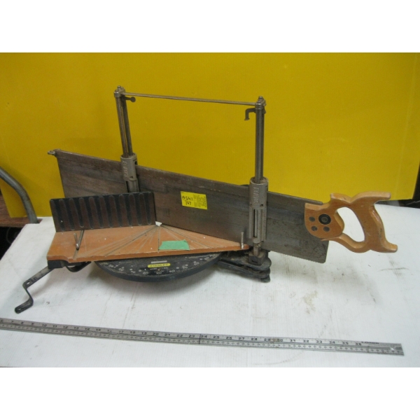 HAND HELD MITER SAW ON STAND