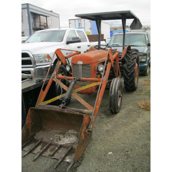 MASSEY FERGUSON 35 DELUXE 1950s TRACTOR W/FRONT END LOADER & 3 POINT HITCH WOODBOX
