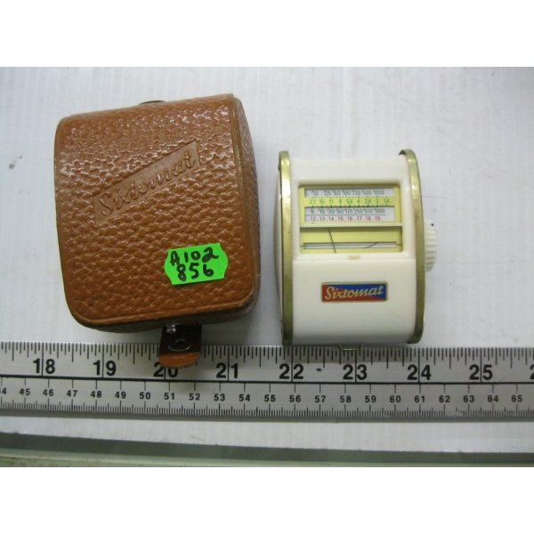 VINTAGE CAMERA LIGHT METER