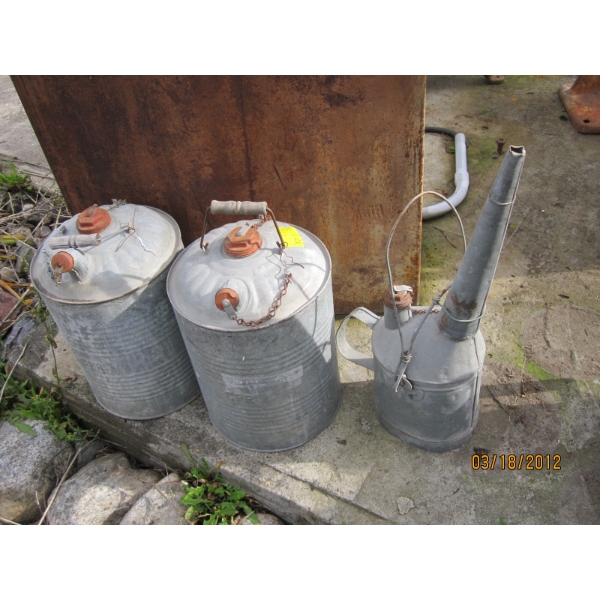 2 CPR FUEL CANS & A CNR OILER
