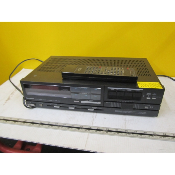 HITACHI AM FM STEREO TUNER AMP