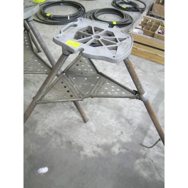 RIGID FOLDING TRI STAND