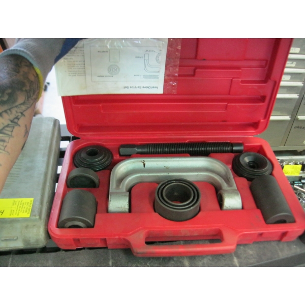 4 WHEEL DRIVE BALL JOINT SERVICE SET
