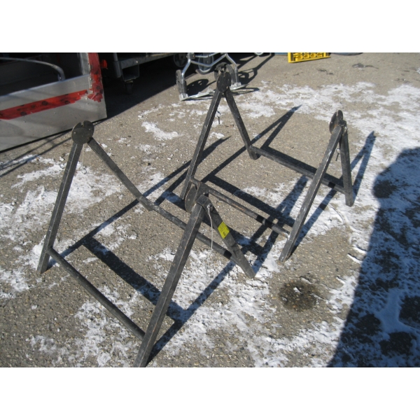 2 FOLDING STANDS