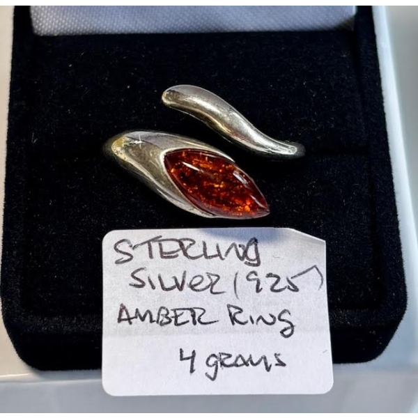STERLING .925 SILVER RING W/AMBER STONE - 4G - SZ 9